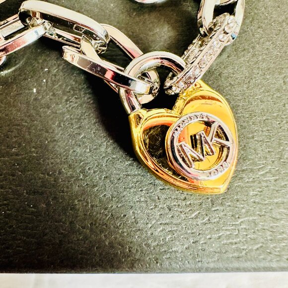 MICHAEL KORS DANGLING HEART CHARM PAVE CZ CHAIN BRACELET - Picture 3 of 6